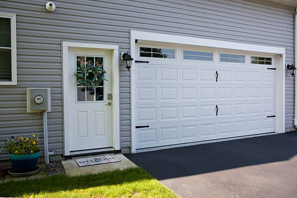 24/7 Emergency Garage Door Panel Replacement experts in West Bend, WI